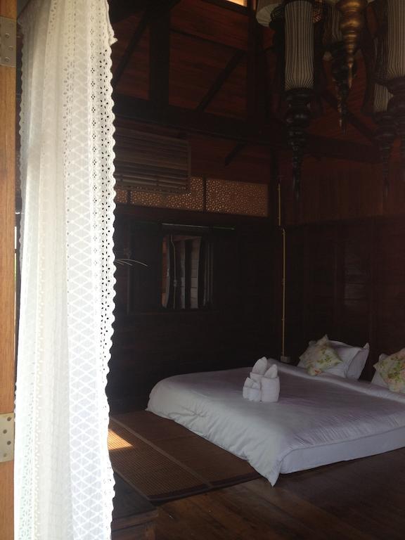 At Casa Guesthouse Amphawa Bilik gambar