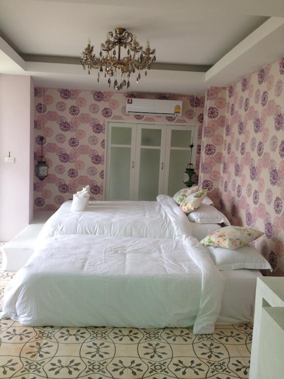 At Casa Guesthouse Amphawa Bilik gambar