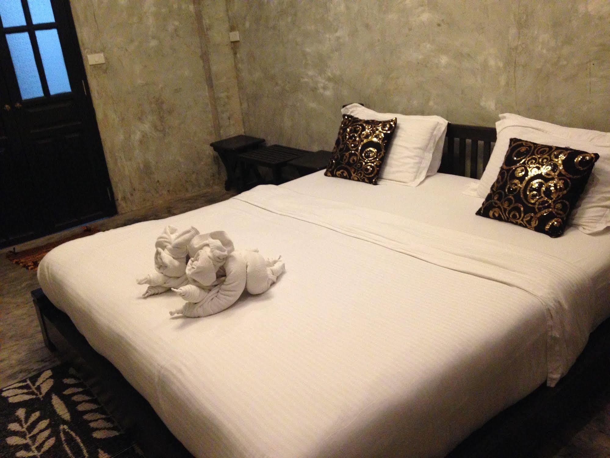 At Casa Guesthouse Amphawa Luaran gambar