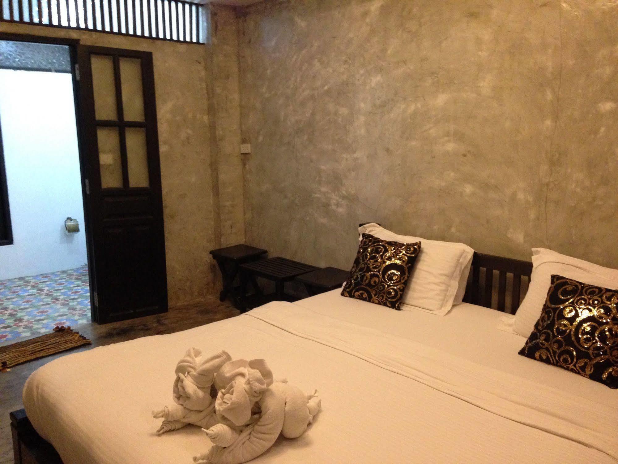 At Casa Guesthouse Amphawa Luaran gambar