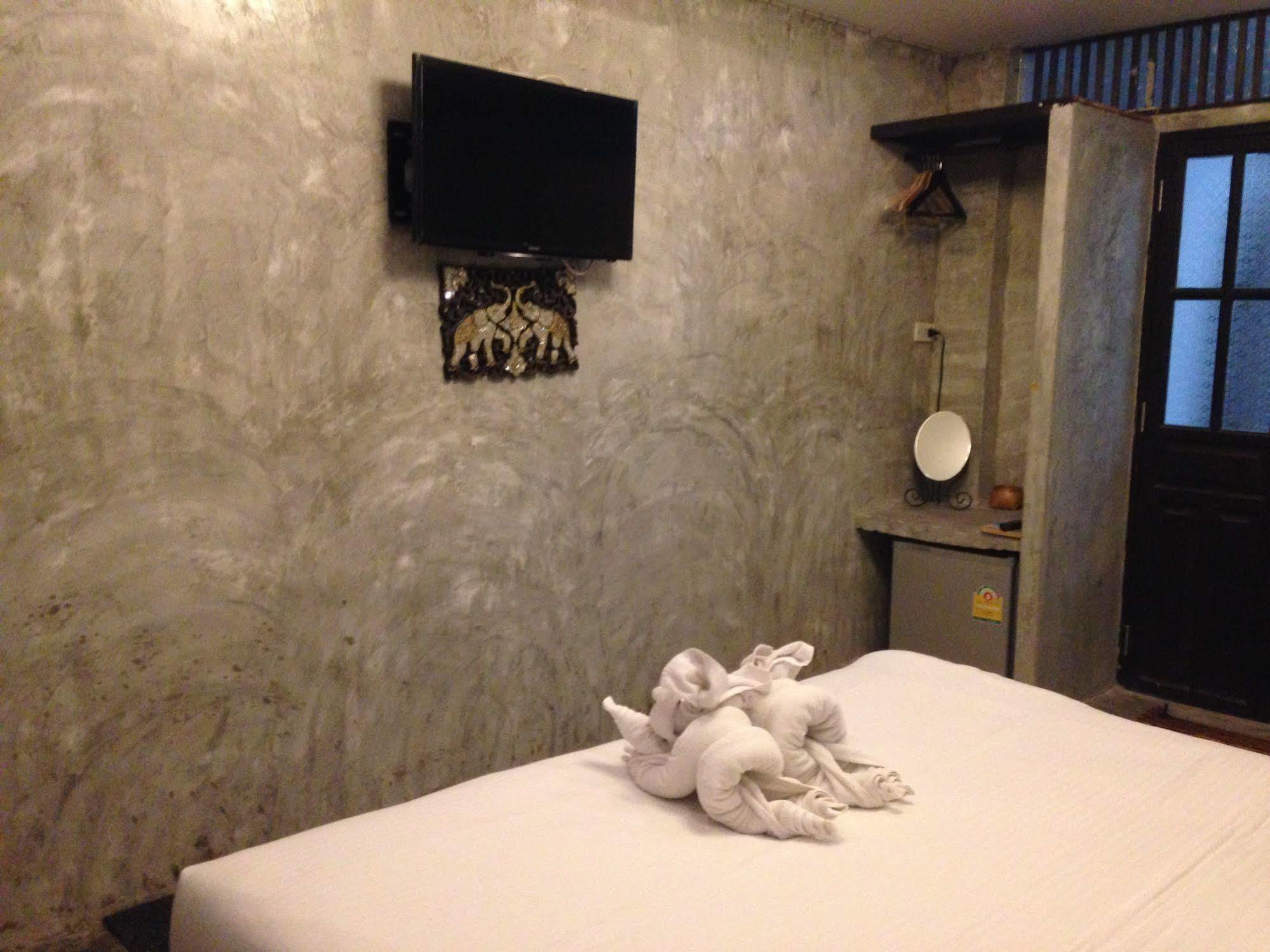 At Casa Guesthouse Amphawa Luaran gambar